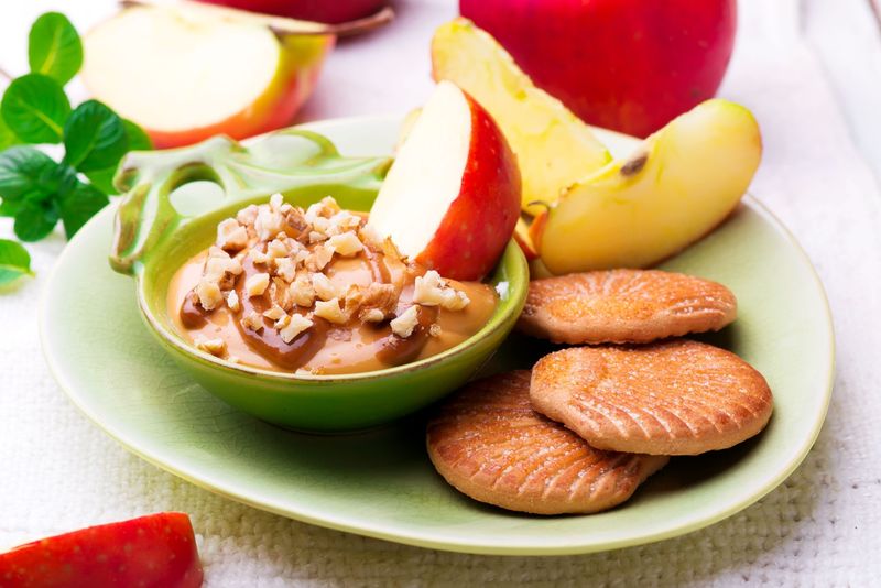 Apple Slices With Caramel Dip