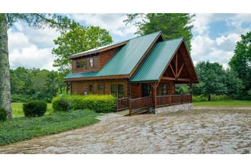 Cozy Cabins & Cottages near Fall Creek Falls in Spencer