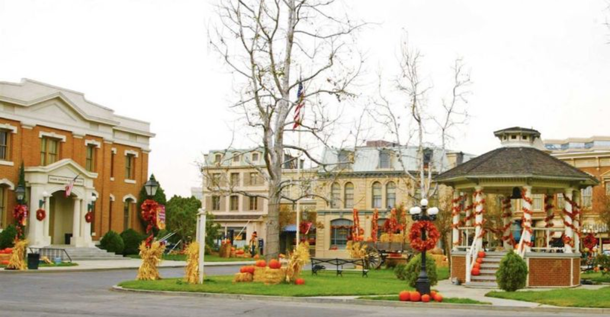 Explore The Connecticut Town That Inspired Stars Hollow In ‘Gilmore Girls’ This Fall