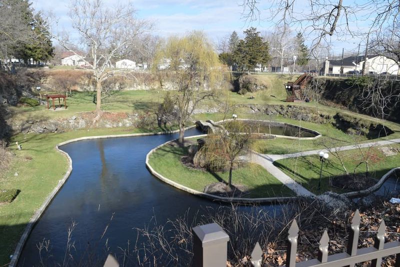Huntington's Lock No. 7