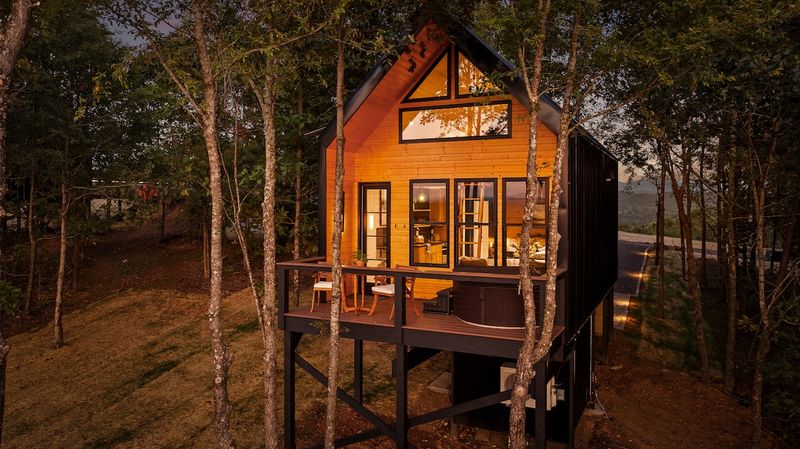 Ridgetop Cabin in Old Fort