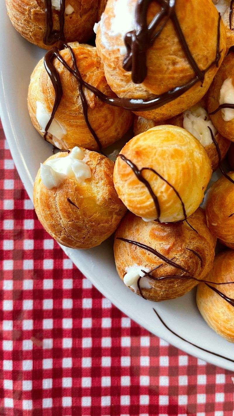 Chocolate Cream Puffs with Airy Filling