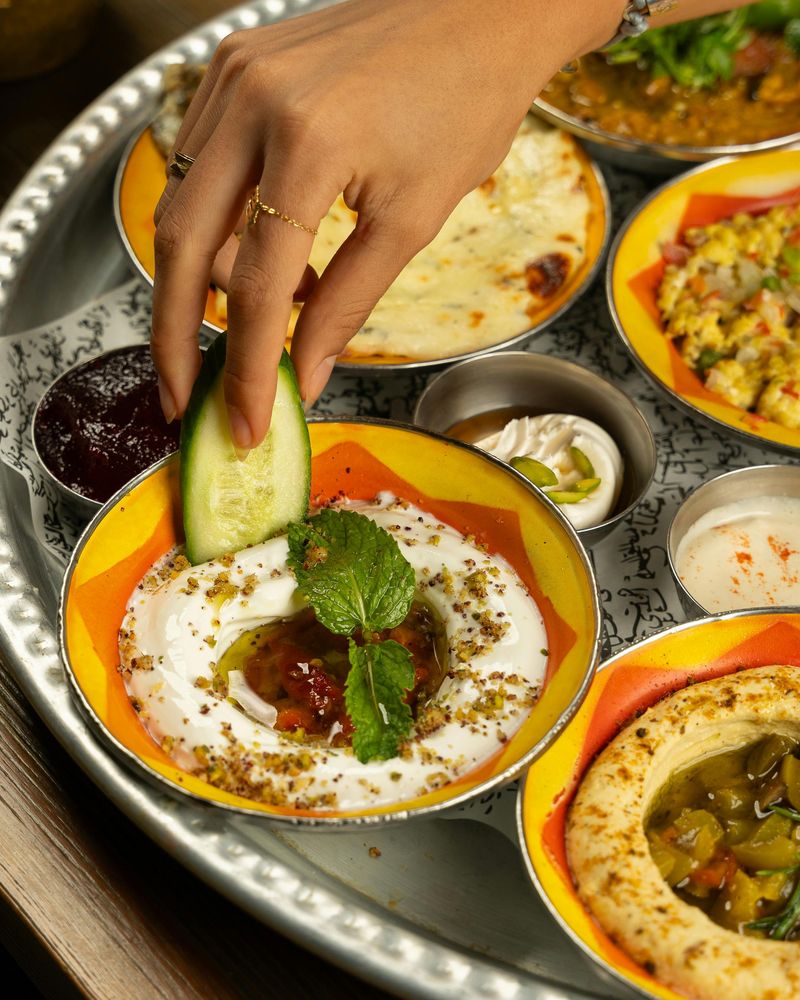 Roasted Garlic Hummus with Veggies