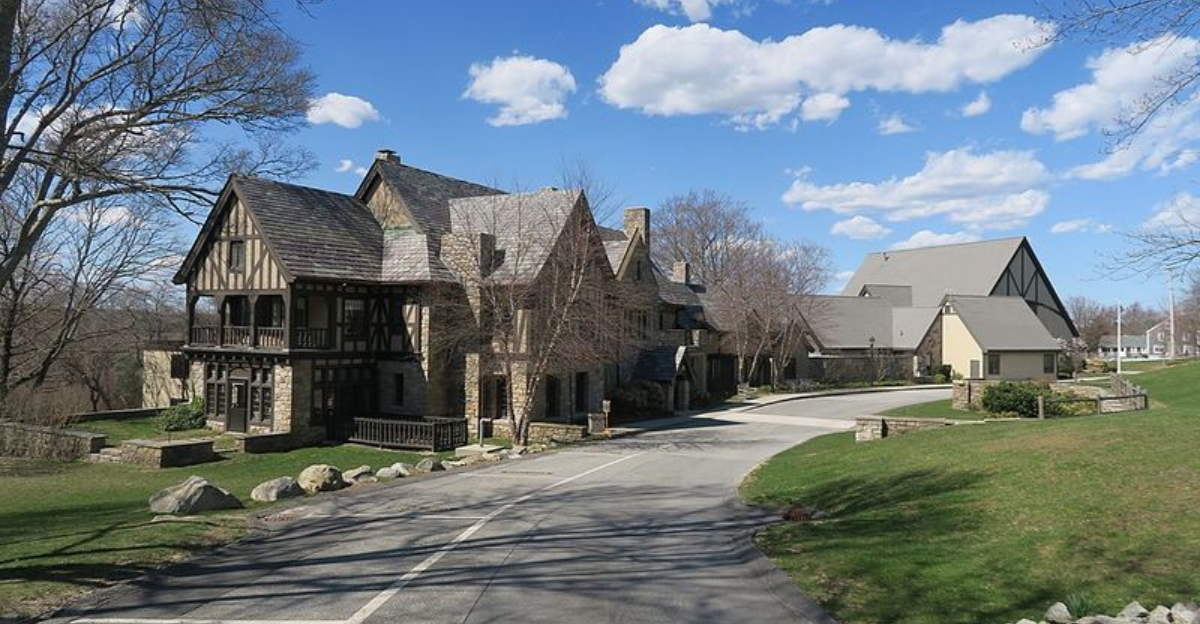 New England’s Secret Haven Where Rolling Farms Meet The Sea