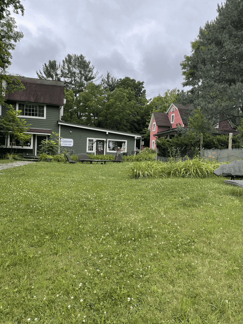 House And Castaways Thrift On Mill Hill Road