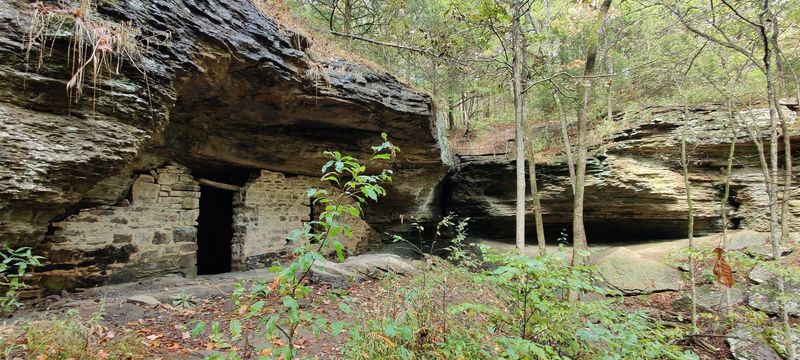 Devil's Den Trail