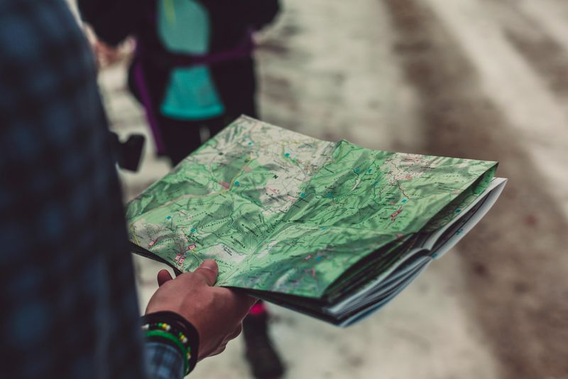 Using Paper Maps For Navigation