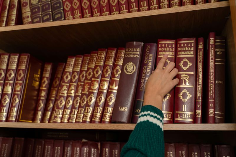 Looking Up Information In Encyclopedia Sets