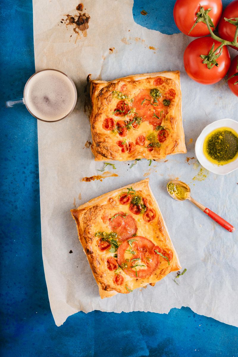 Pesto and Tomato Puff Pastry Bites