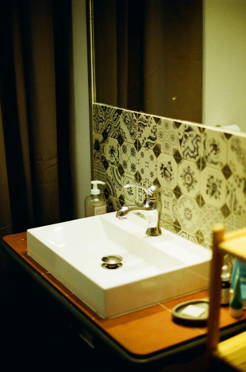 Où sont les toilettes ? – Where is the bathroom?
