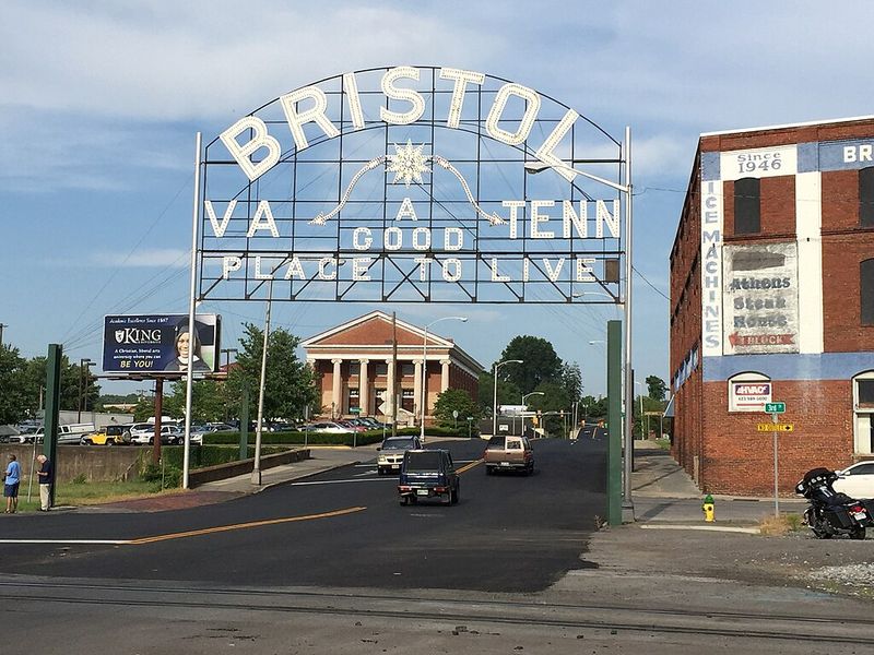 A Good Place To Live Bristol VA-TN Slogan Sign