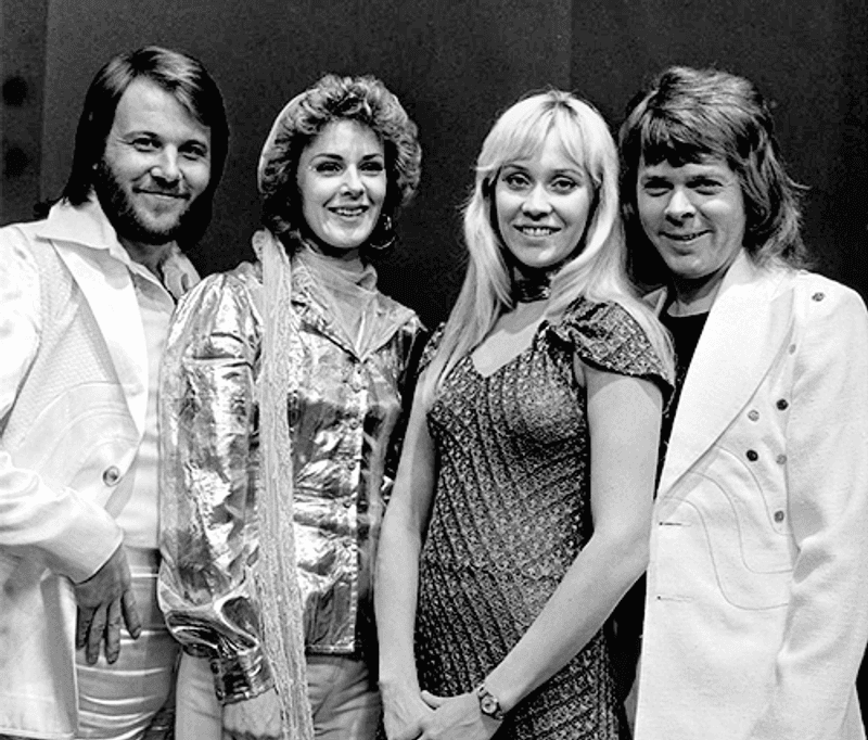 ABBA - Dancing Queen (1976)