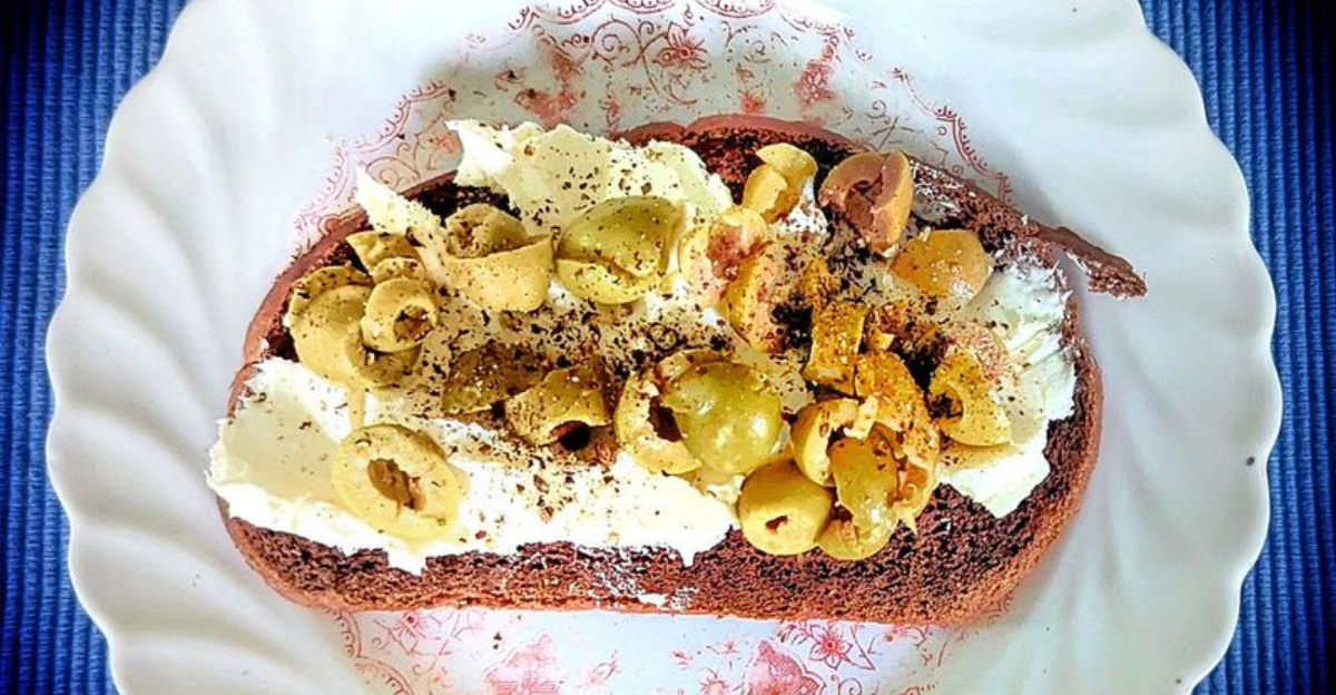 The Budget-Friendly Lunch Everyone Keeps Making Because It Always Hits The Spot