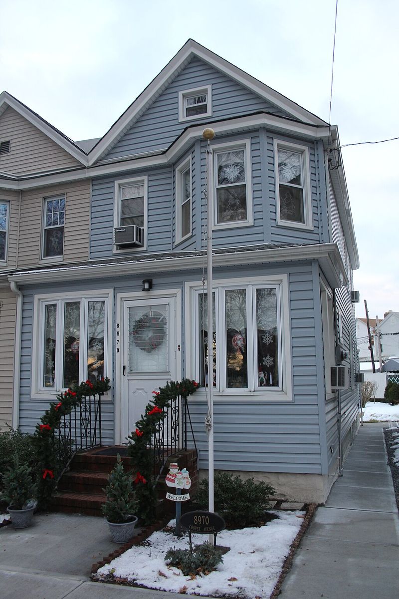 All In The Family - Archie Bunker's Queens Row House