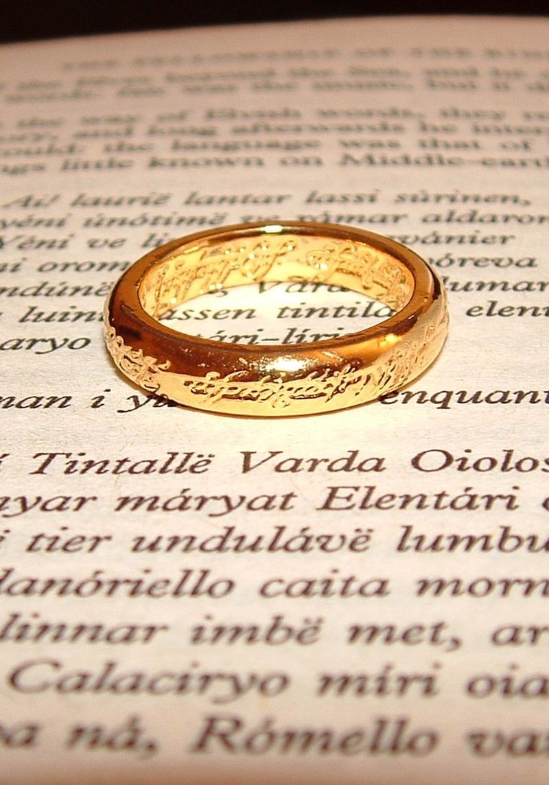 The Fellowship of the Ring (2001) - Prologue Battle for the Ring