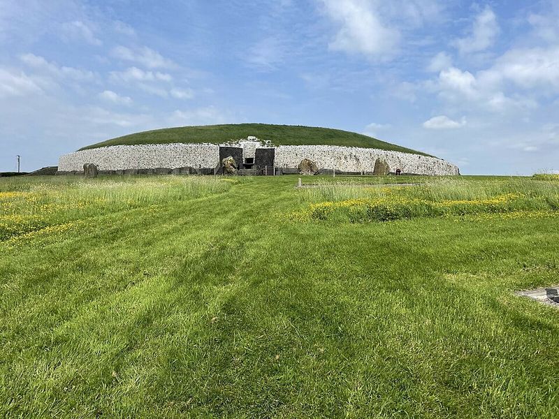 Newgrange / Brú na Bóinne (County Meath)