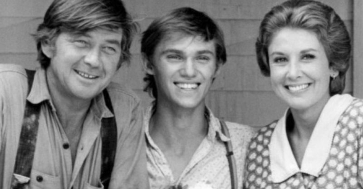 12 Iconic TV Families That Wouldn’t Make It Past Modern Standards