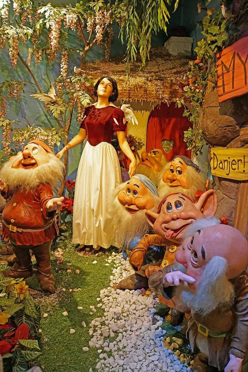 Snow White Is Canonically The Youngest Princess