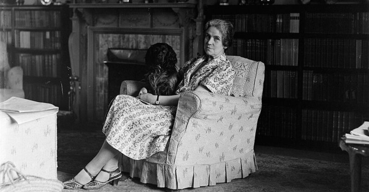 15 Social And Workplace Norms Women Faced In The 1940s