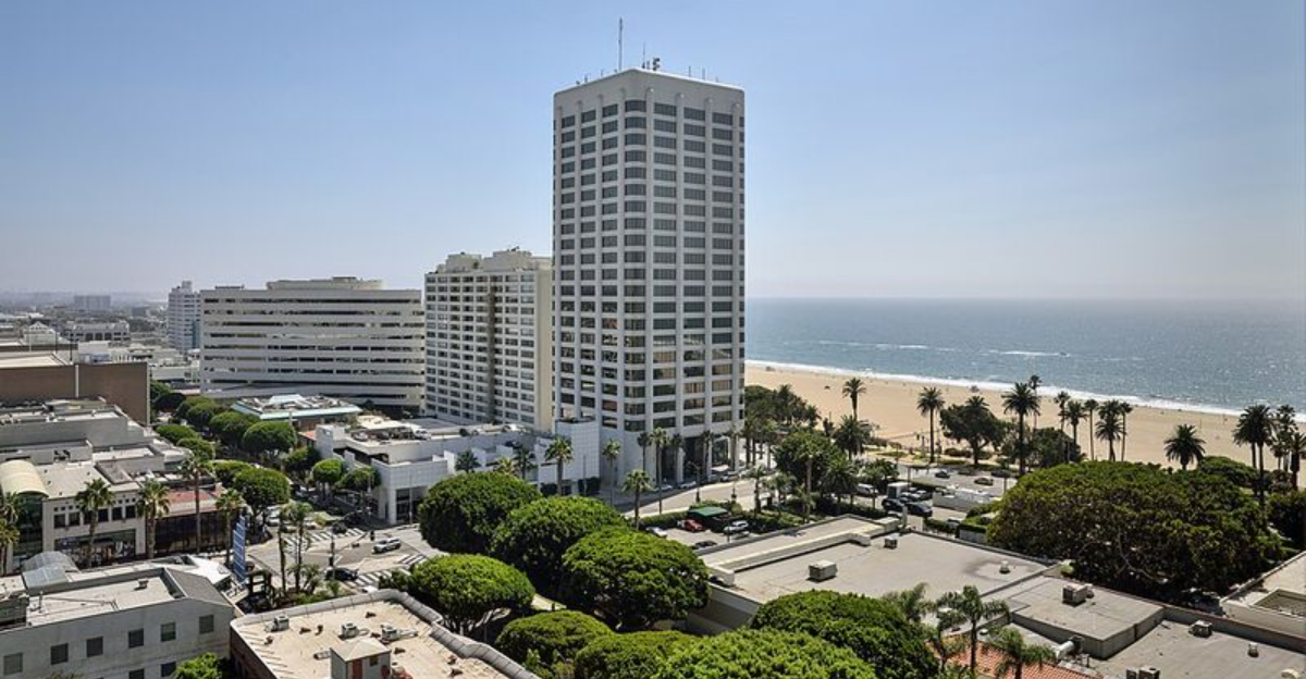 17 Beautiful U.S. Towns That Got Too Famous For Their Own Good