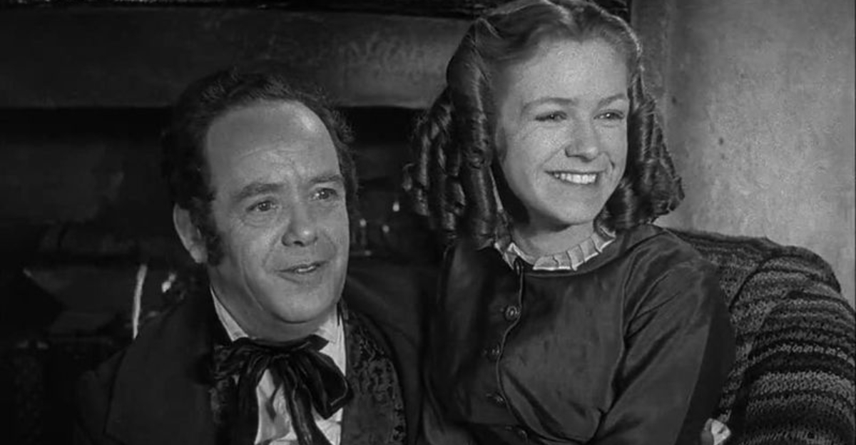 19 Classic Christmas Films That Define Hollywood’s Golden Glow