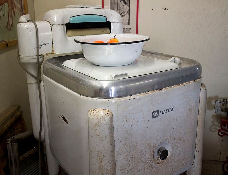 Operating A Wringer Washing Machine
