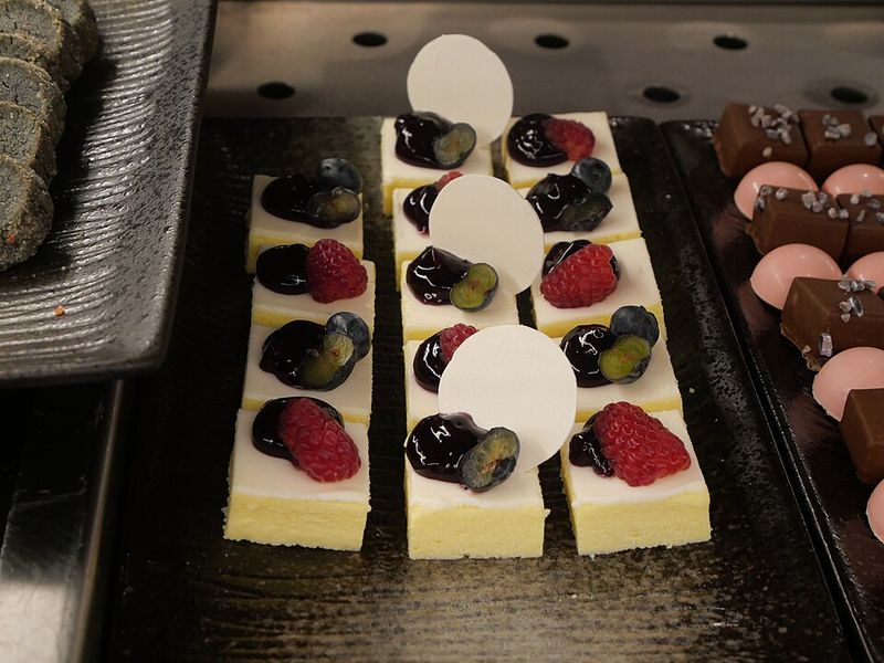 Berry Cheesecake Bars