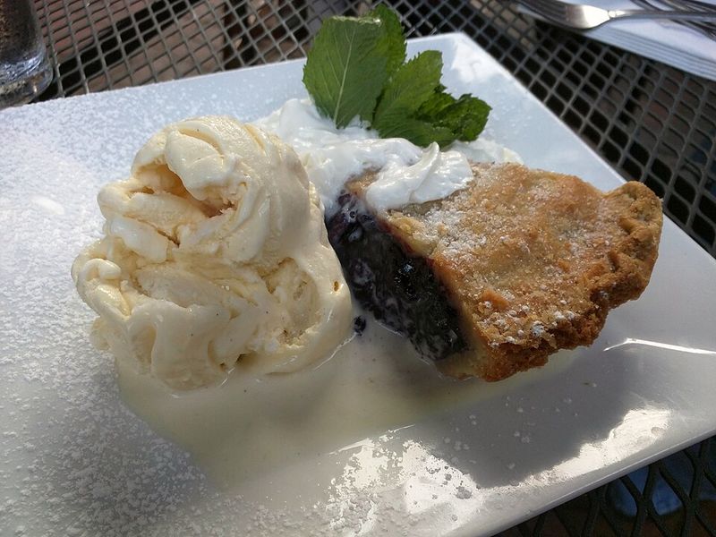 Blueberry Pie à la Mode