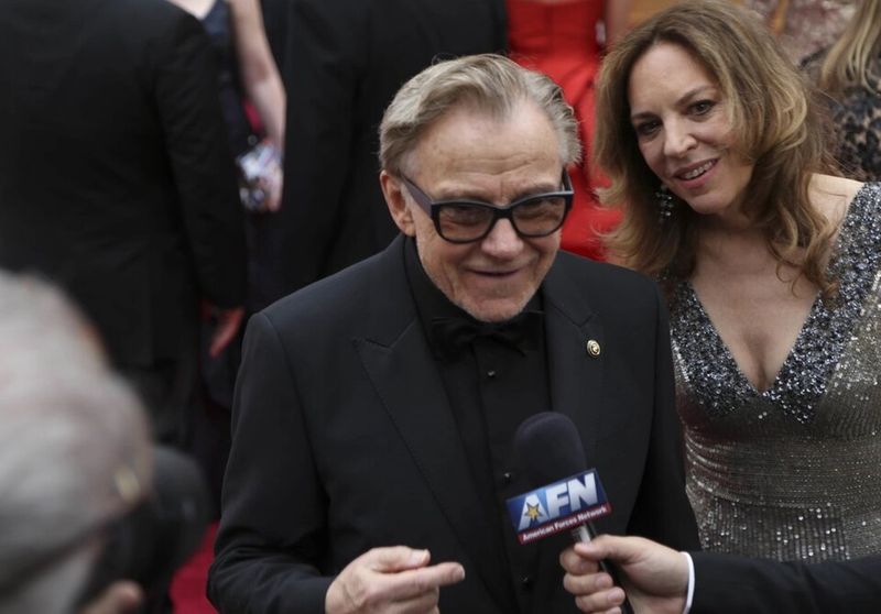 Harvey Keitel → Ian Holm as Ash