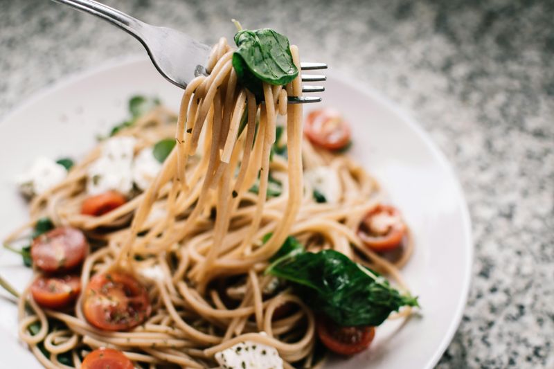 Whole Wheat Pasta with Olive Oil, Garlic, and Tomato