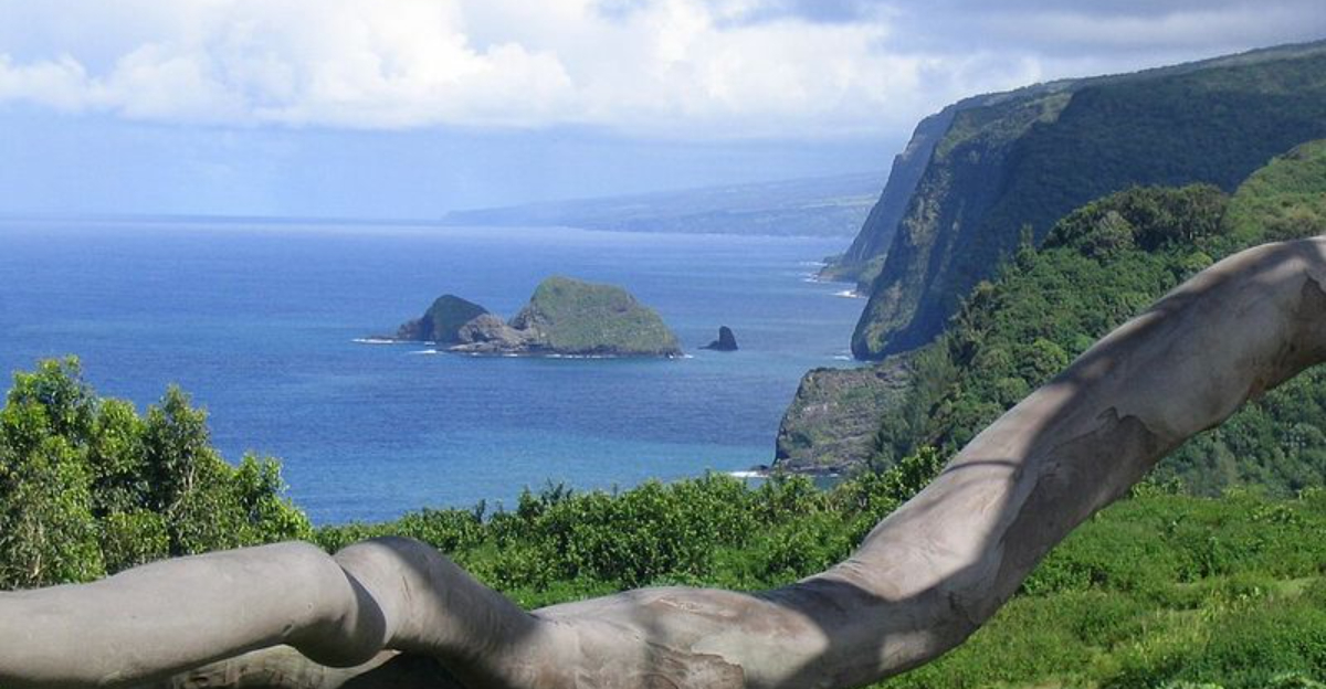 Escape The Crowds At 8 Of Hawaii’s Most Unspoiled Places In 2026