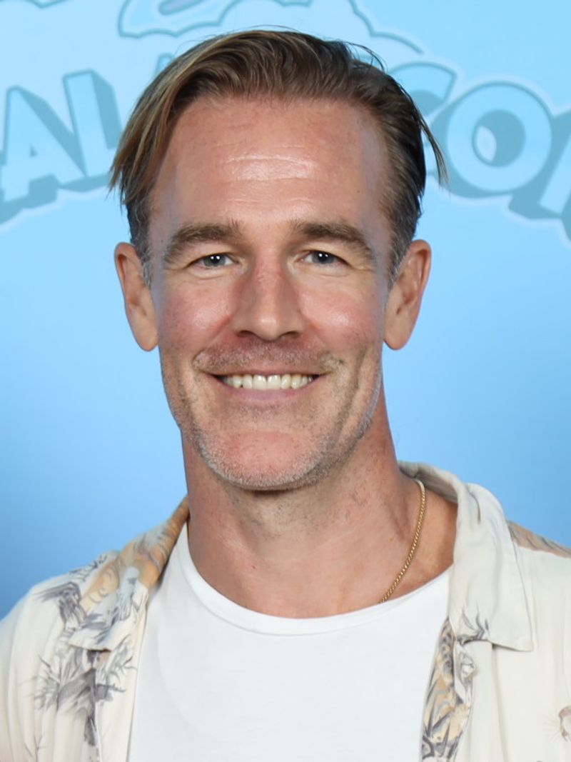 James Van Der Beek - Don't Trust the B— in Apartment 23