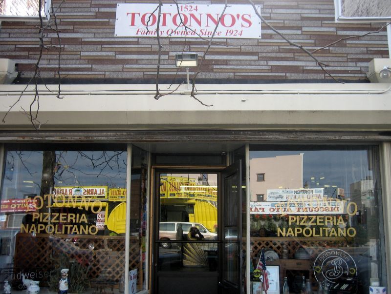Totonno's – Brooklyn, NY (1924)