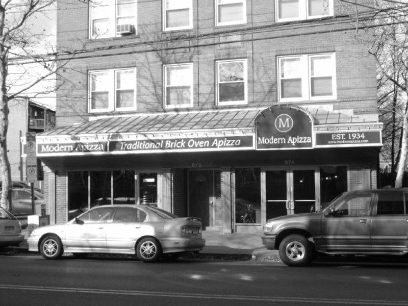 Modern Apizza – New Haven, CT (1934)