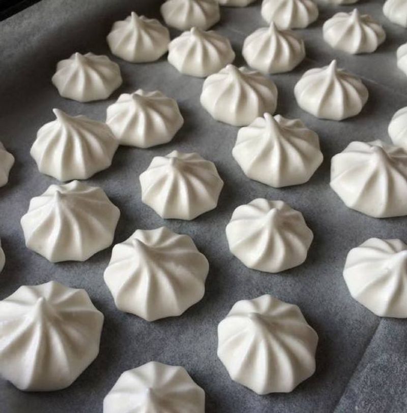 Vegan Meringue Kisses