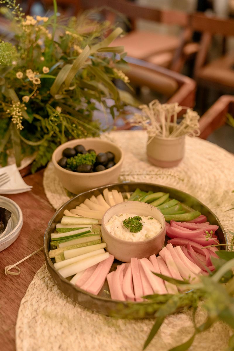 Veggie Sticks With Hummus