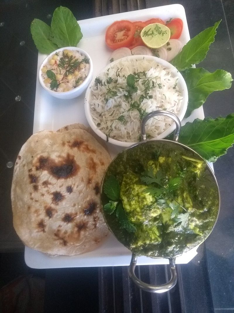 Palak Paneer (Spinach Curry With Paneer)