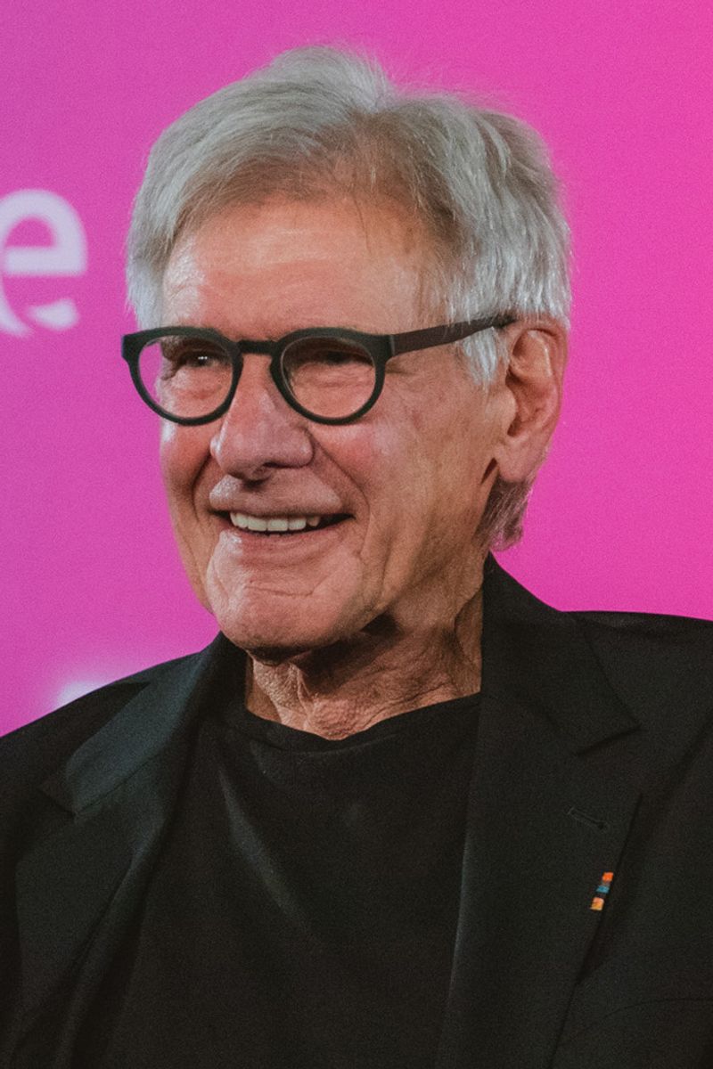 Harrison Ford – Leg Crushed by a Hydraulic Door