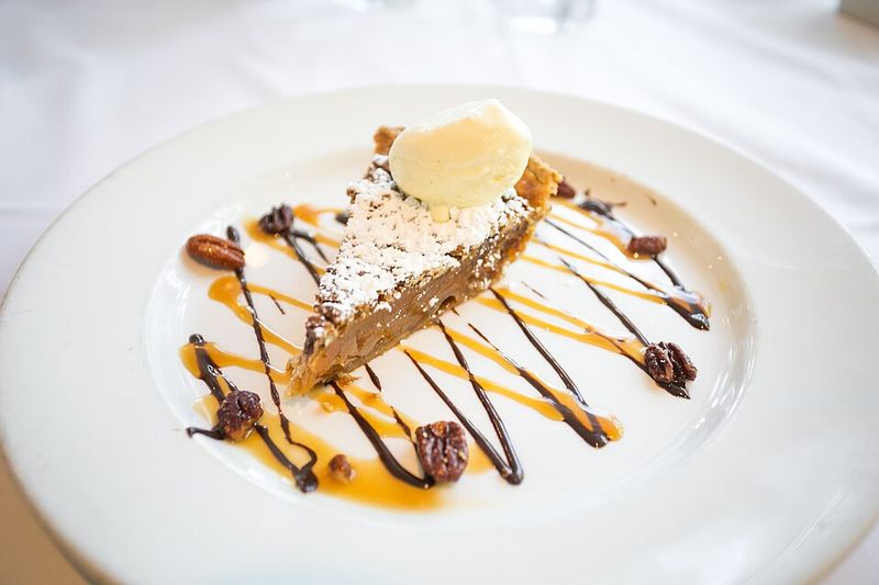 Southern Pecan Pie à La Mode