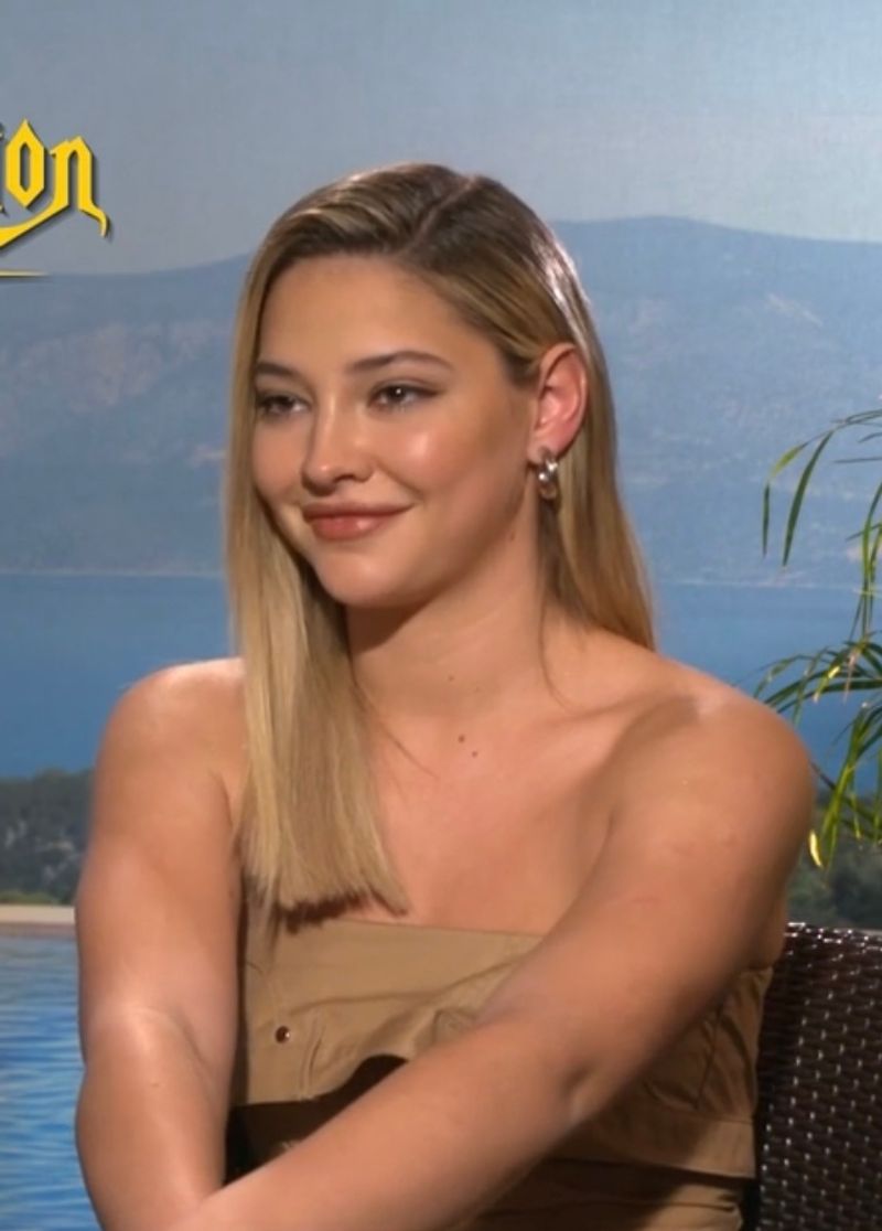 Outer Banks – Madelyn Cline