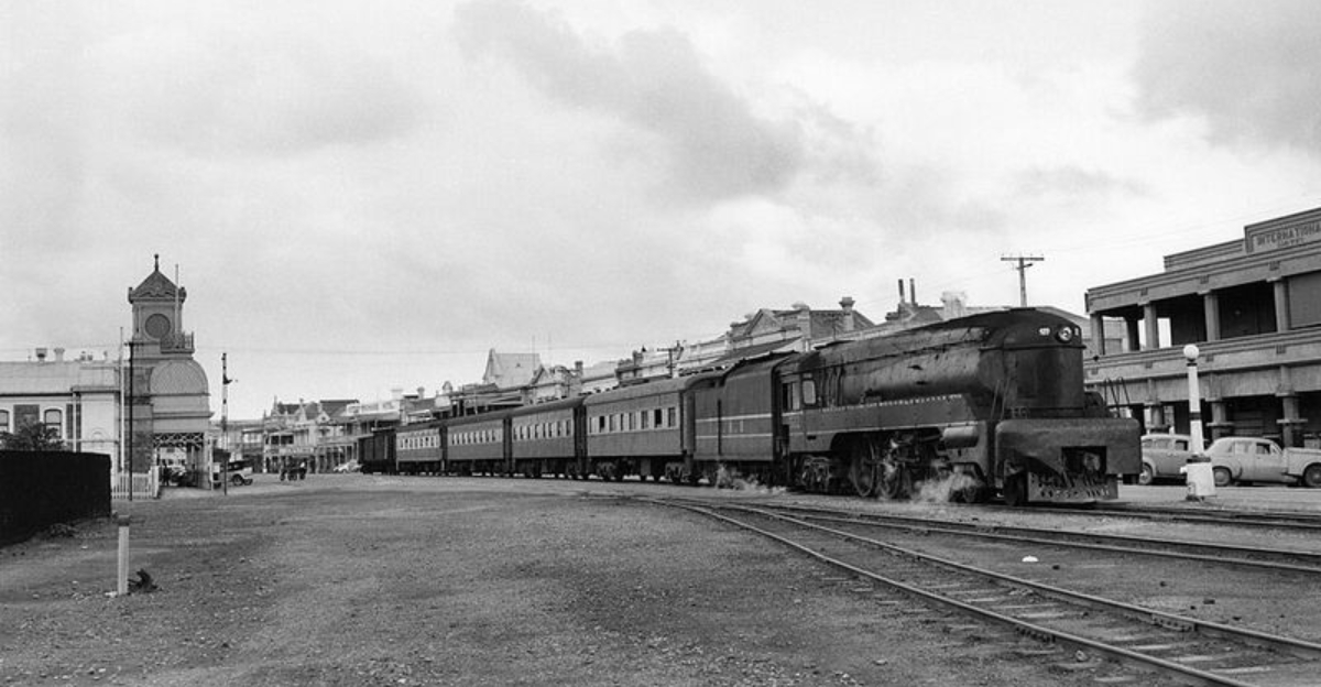 10 Images That Show What 1950s Small-Town America Looked Like