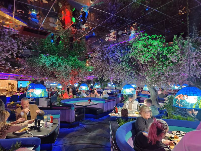 Peppermill Restaurant & Fireside Lounge