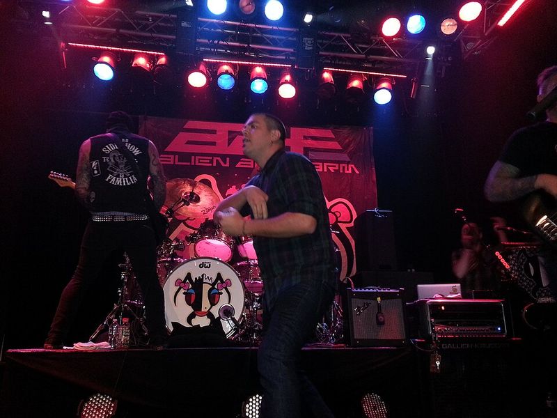 Smooth Criminal – Alien Ant Farm (Michael Jackson)