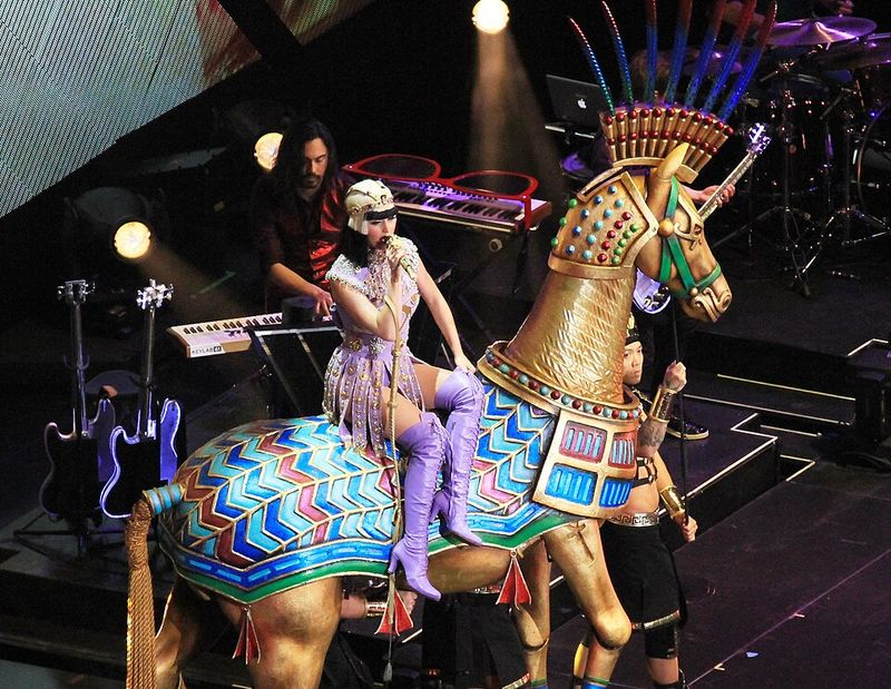 Dark Horse – Katy Perry Featuring Juicy J (2013)