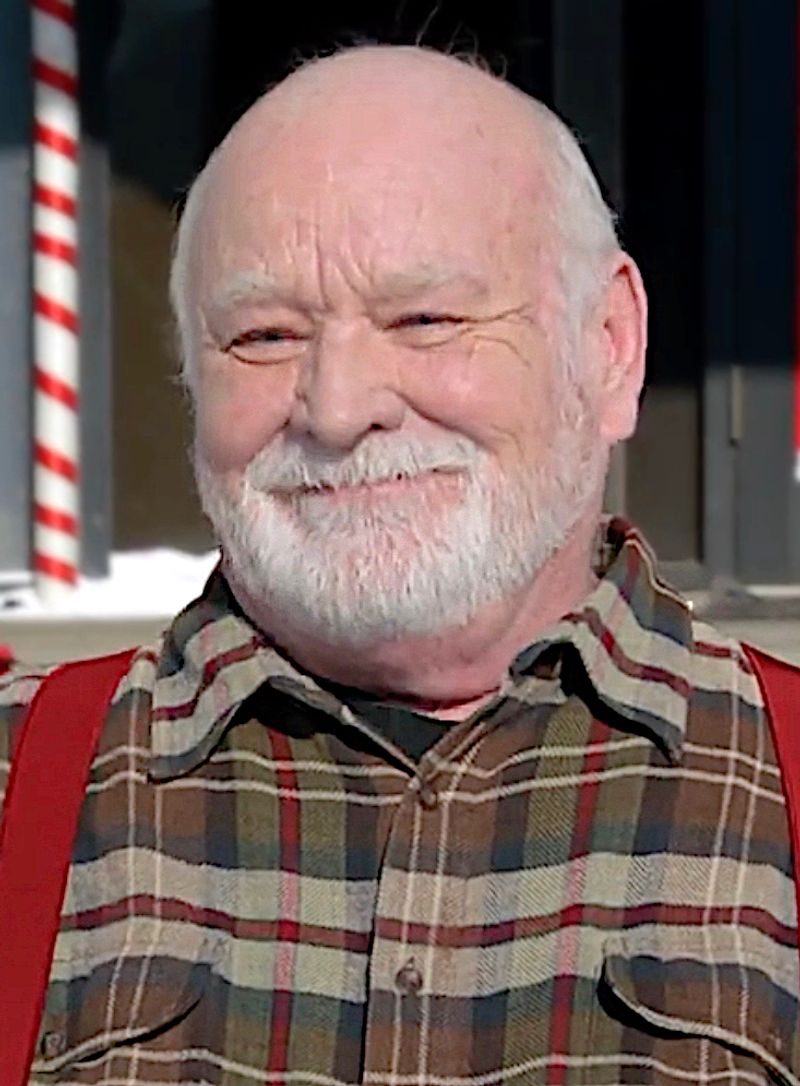 Christmas Under Wraps (2014)