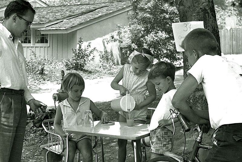 Unsupervised Lemonade Stands On The Corner