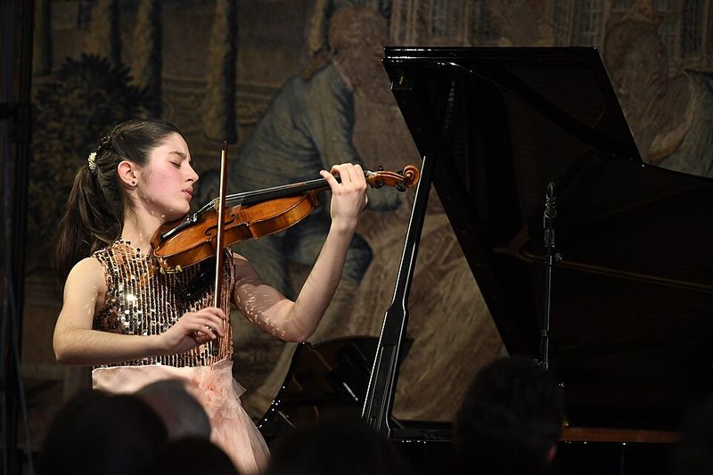 María Dueñas: Spanish Violin Virtuoso Making Waves