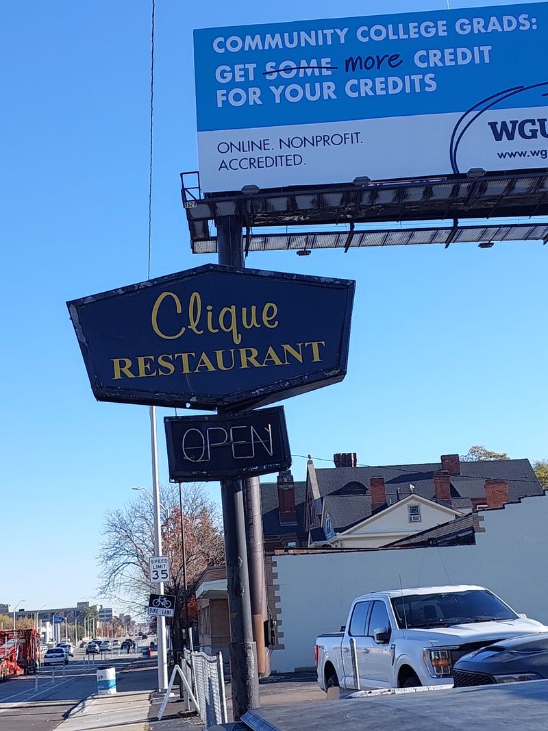 The Clique Restaurant, Detroit