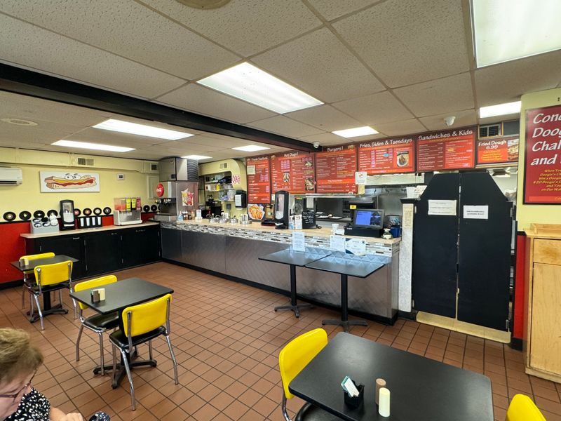 Connecticut: Doogie's Hot Dogs