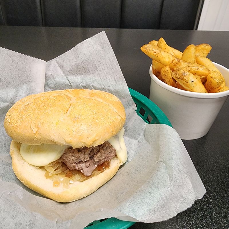 Connecticut: Ted's Restaurant – The Steamed Cheeseburger